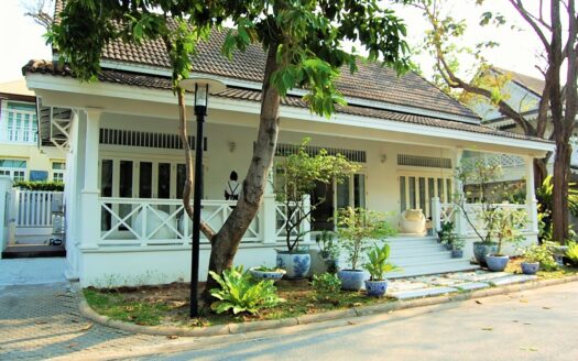 Chalenlom 4 bedrooms beachfront villa