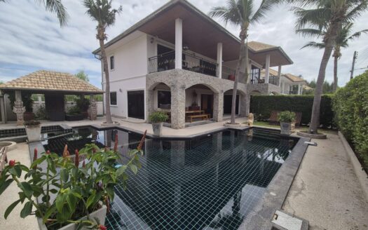 The Vineyards 3 bedrooms pool villa